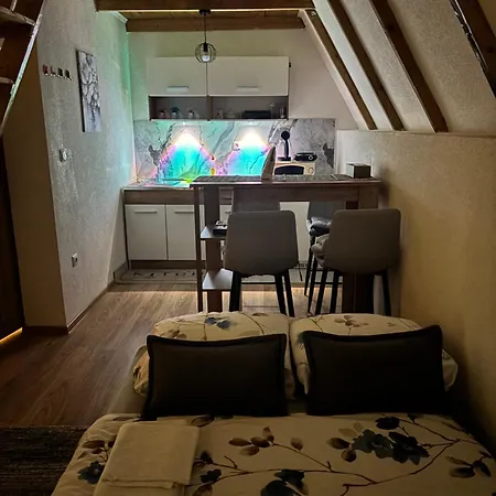 Lajla Apartman *